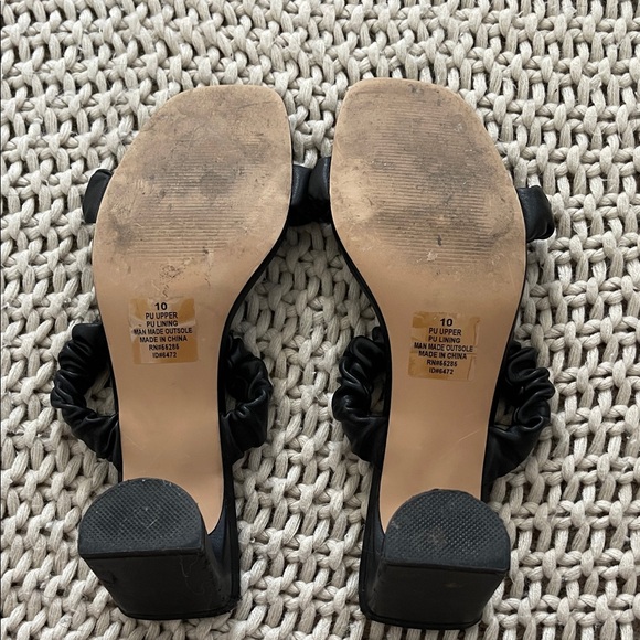 Express Black Ruched Strap Sandals - Picture 2 of 5
